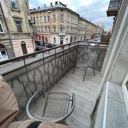 Kulisha 2Bedroom Apartment Near Opera House With Balcony 利沃夫 外观 照片