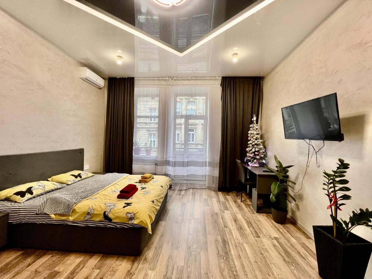 Kulisha 2Bedroom Apartment Near Opera House With Balcony 利沃夫 外观 照片