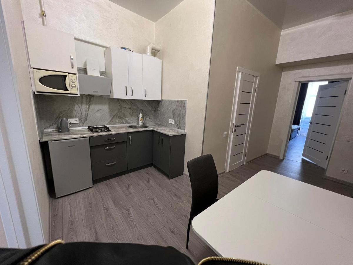 Kulisha 2Bedroom Apartment Near Opera House With Balcony 利沃夫 外观 照片