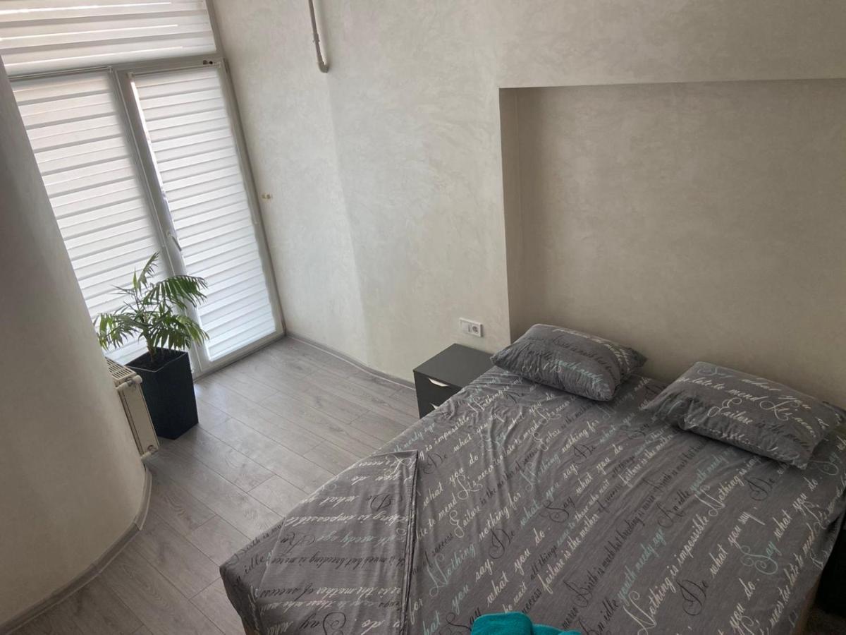 Kulisha 2Bedroom Apartment Near Opera House With Balcony 利沃夫 外观 照片